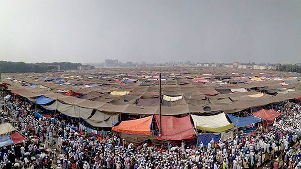 দ্বিতীয় দিনের বয়ান চলছে বিশ্ব ইজতেমায় 