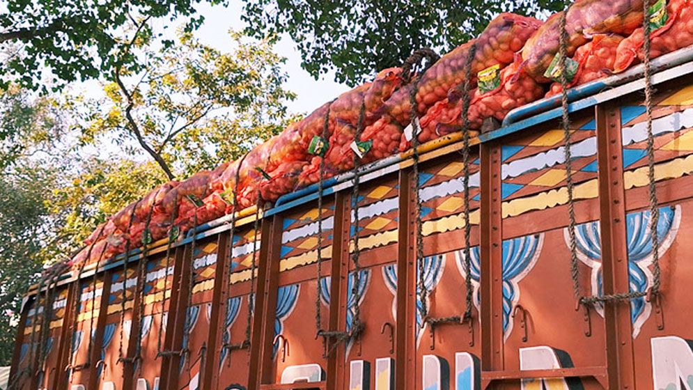 দেশে এলো ভারতের আলু, কেজিতে দাম কমলো ১০ টাকা  