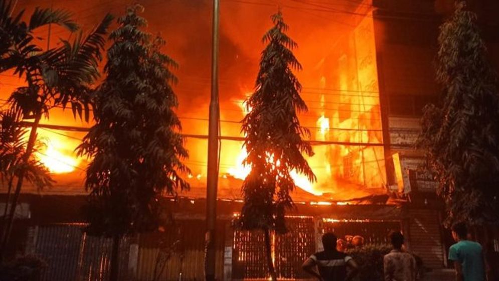 চট্টগ্রামে কেমিক্যাল কমপ্লেক্সে আগুন