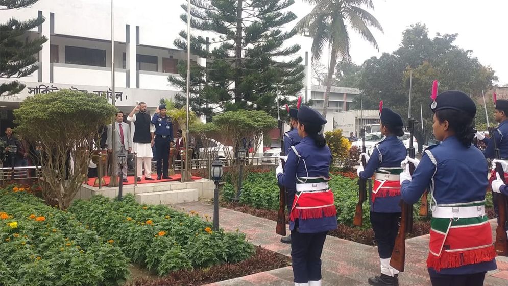 হুইপ হিসেবে নড়াইলে গার্ড অব অনার গ্রহণ করলেন মাশরাফি 