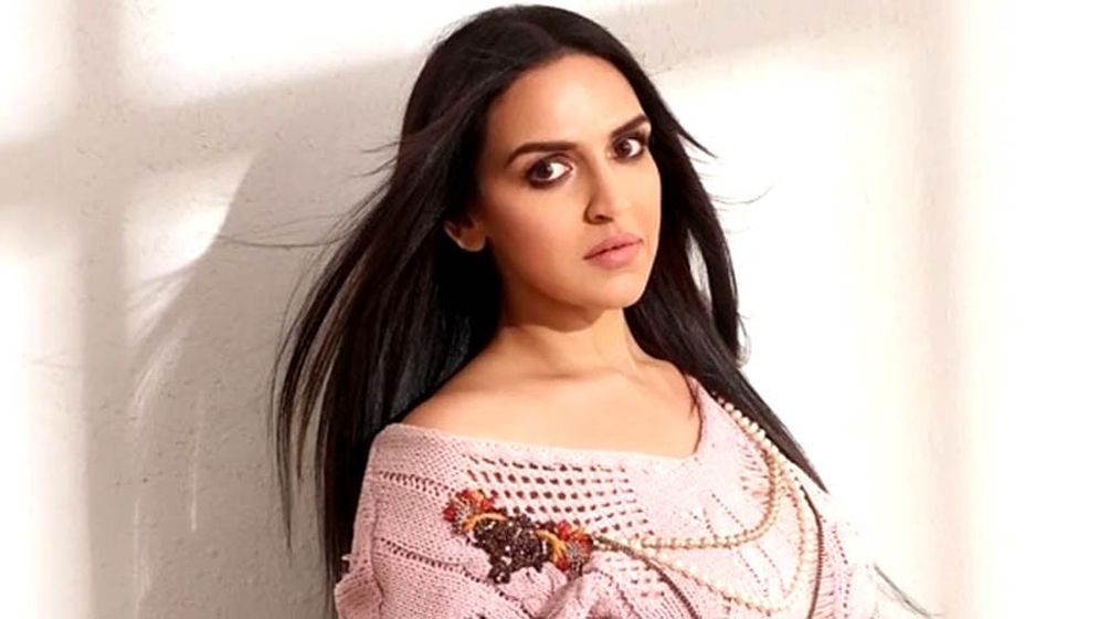 রাজনীতিতে যোগ দিচ্ছেন এষা