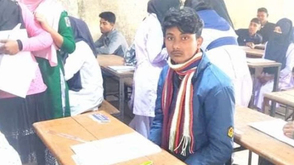 বাবার মরদেহ বাড়িতে রেখেই এসএসসি পরীক্ষা দিলো ছেলে