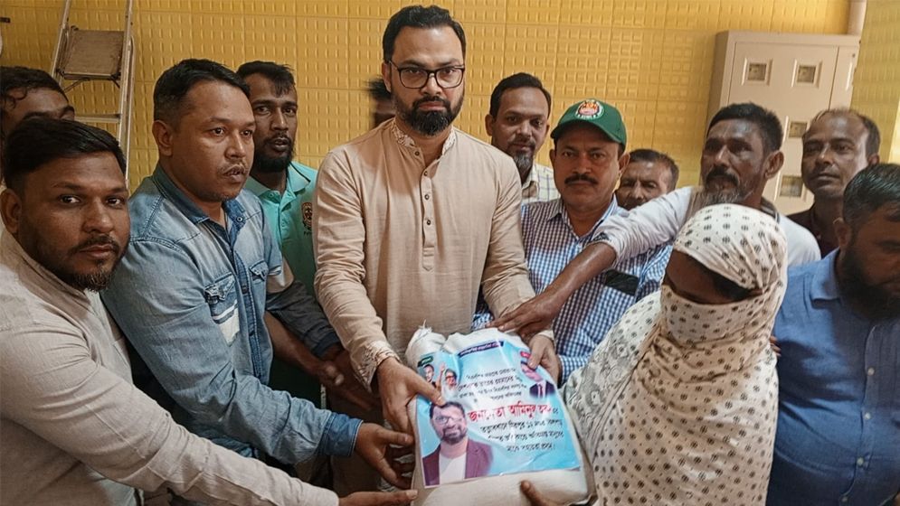 পল্লবীর ঝিলপাড় বস্তিতে অগ্নিকাণ্ডে ক্ষতিগ্রস্তদের পাশে বিএনপি