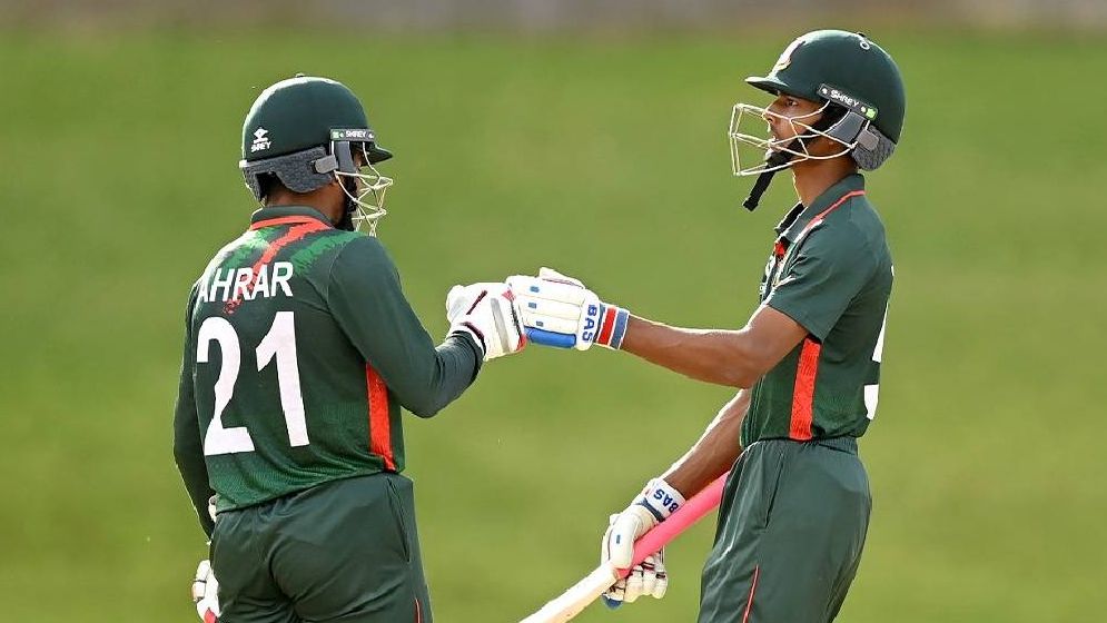 ৩৮.১ ওভারে টাইগারদের প্রয়োজন ১৫৬ রান