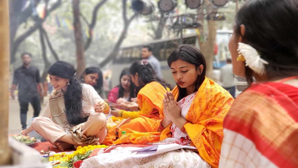 জবিতে সরস্বতী পূজায় প্রথম নারী পুরোহিত সমাদৃতা