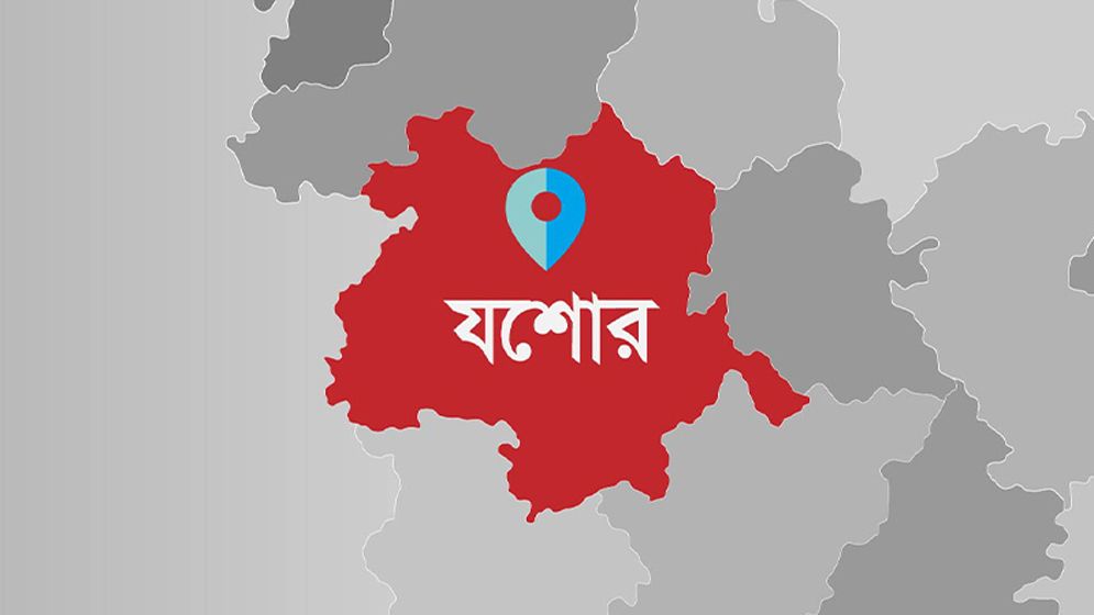 ঝিকরগাছায় কাঠ বোঝাই নছিমন উল্টে চালক নিহত