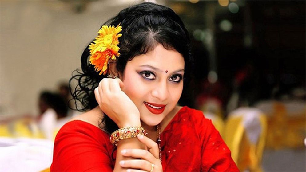 গোপনে দেশ ছেড়েছেন শাবনূর 
