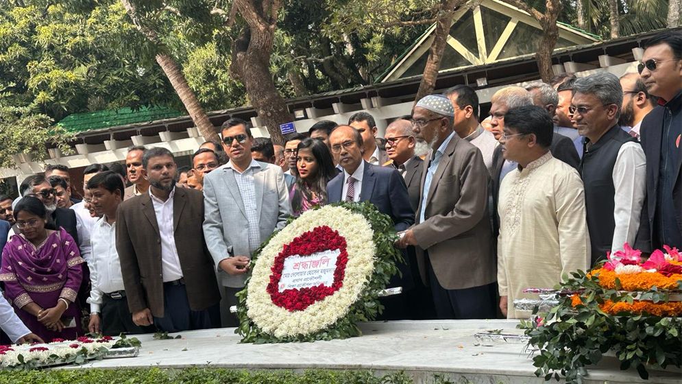 বঙ্গবন্ধুর সমাধীতে ইইডির প্রধান প্রকৌশলীর শ্রদ্ধা