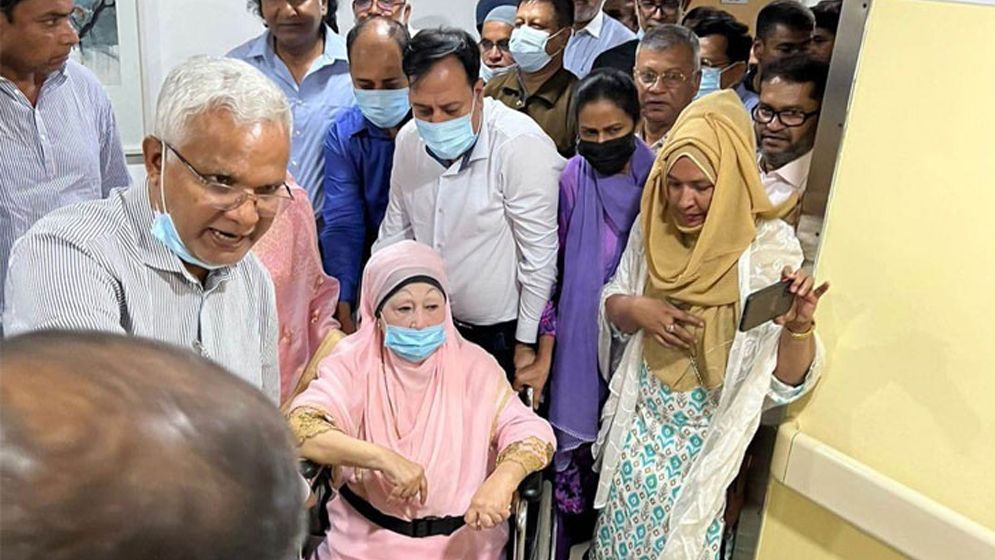 বাসায় ফিরেছেন খালেদা জিয়া