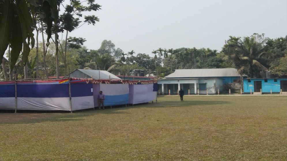 সামিয়ানার নিচে পরীক্ষা নেয়া সেই কেন্দ্র সচিবকে অব্যাহতি