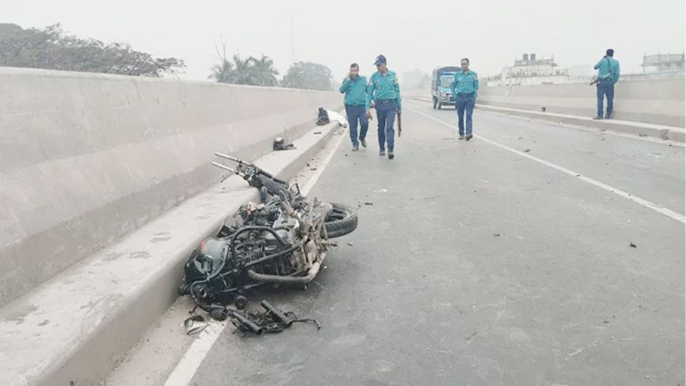 উড়াল সড়কে দূর্ঘটনায় ডুয়েট শিক্ষকসহ দুজন নিহত 