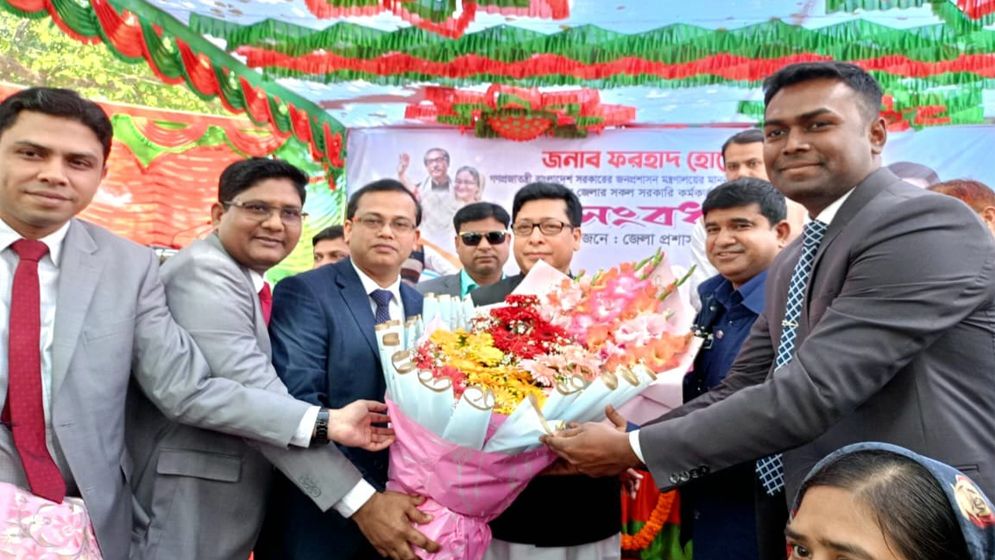 মেহেরপুরে জনপ্রশাসন মন্ত্রীকে জেলা প্রশাসনের সংবর্ধনা