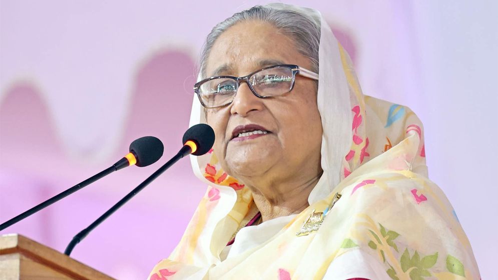 কেউ জায়গা করে দেয় না, করে নিতে হয়