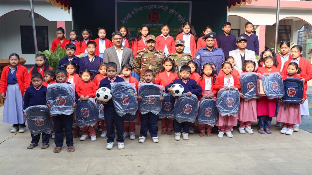 আলীকদমে শীতবস্ত্র ও শিক্ষা সামগ্রী বিতরণ