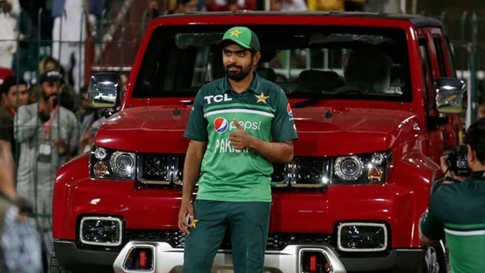 সেঞ্চুরি করে গাড়ি উপহার পেলেন বাবর