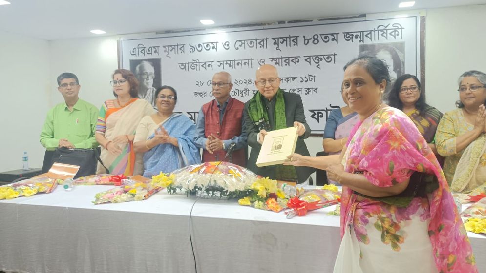 এবিএম মূসা-সেতারা মূসা সম্মাননা পেয়েছেন আজাদীর সম্পাদক