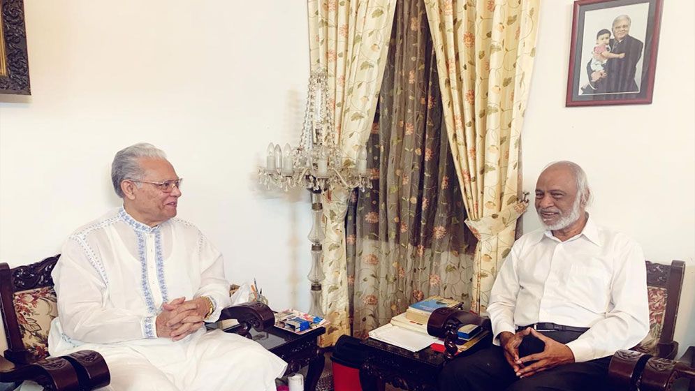 সদ্য কারামুক্ত সাবেক স্বরাষ্ট্রমন্ত্রী আলতাফের বাসায় মঈন খান