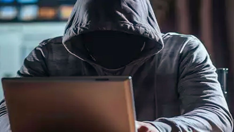 ৪৮টি ডিম কিনতে গিয়ে ৬৫ হাজার টাকা খোয়ালেন নারী