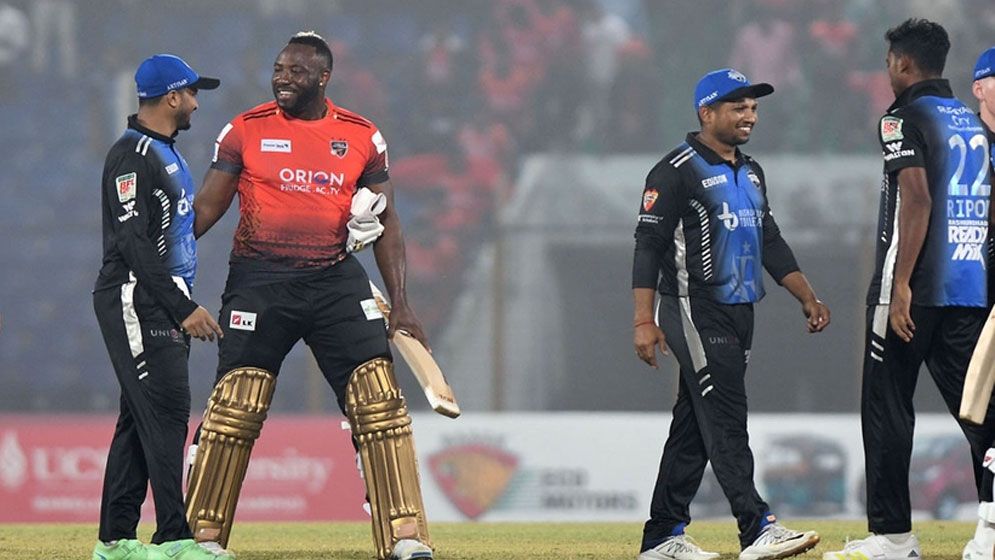 রাসেল ঝড়ে উড়ে গেল সাকিবের রংপুর