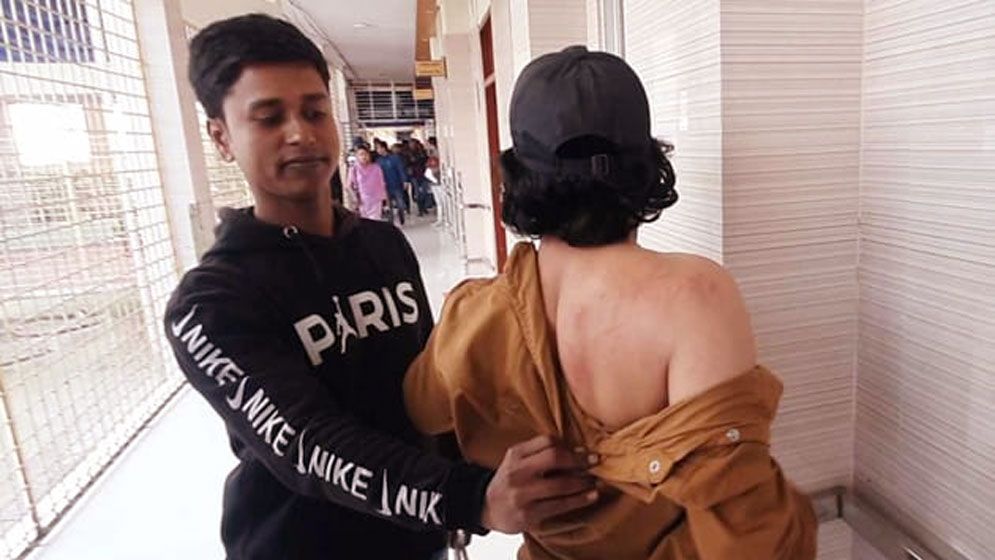 কক্ষে আটকে রোগীর ছেলেকে পেটালো ইন্টার্ন চিকিৎসক!