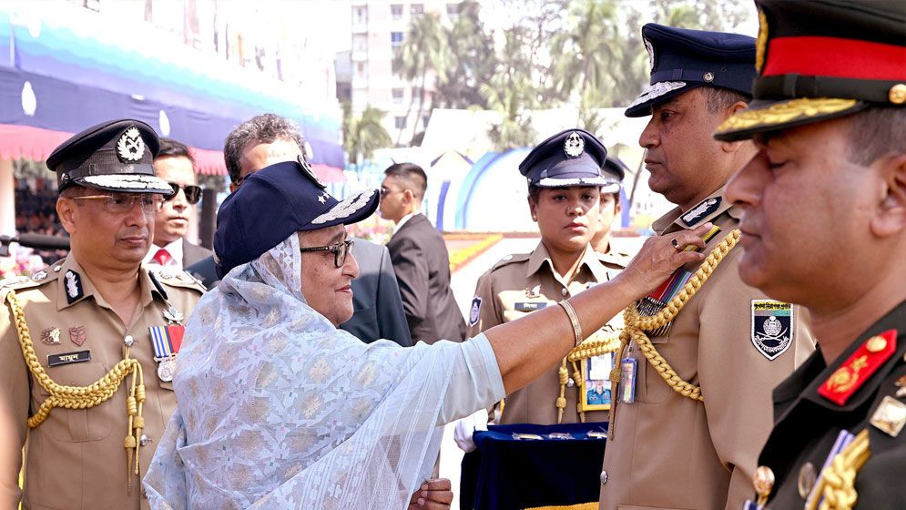 এবার সাহসিকতা ও সেবার পুরস্কার পেলেন ৪০০ পুলিশ সদস্য