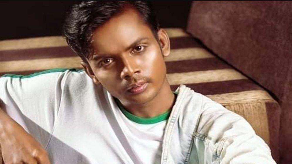 ভুয়া ভুয়া ধ্বনিতে মুখরিত বইমেলা, বেরিয়ে গেলেন হিরো আলম