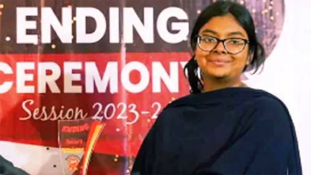মেডিকেল ভর্তি পরীক্ষায় প্রথম হলিক্রসের কে এই সর্বা
