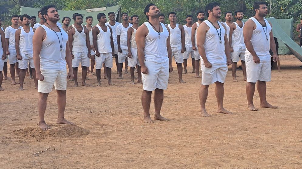 ট্রলের শিকার অনন্ত
