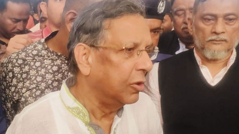 মানুষ শেখ হাসিনার উন্নয়ন কাজে মনোযোগ দিচ্ছে