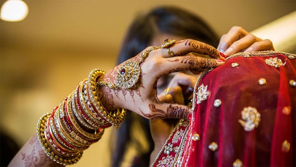আমি ক্ষমা প্রার্থনা করছি, একইসঙ্গে আমার স্ত্রীকেও তালাক দিচ্ছি