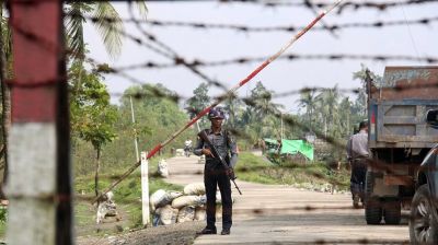 এবার রাখাইন মুসলিমদের অস্ত্র দিতে চায় জান্তা