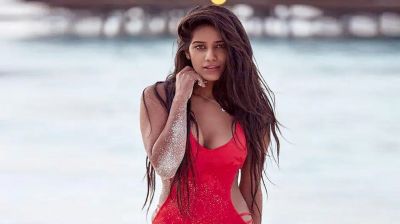 মারা গেছেন আলোচিত অভিনেত্রী পুনম পাণ্ডে