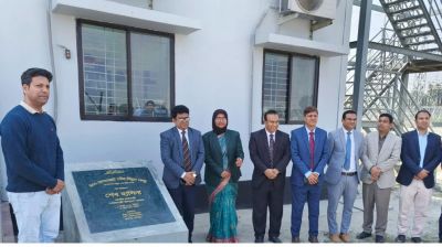 সুন্দরগঞ্জে সৌর বিদ্যুৎ কেন্দ্র পরিদর্শনে বিভাগীয় কমিশনার