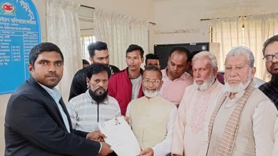 মনপুরায় চেয়ারম্যান পদে মনোনয়নপত্র জমা দিয়েছেন লোকমান হাওলাদার