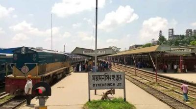 রেলের বুকিং সহকারী আটক, ৪ শতাধিক আইডি জব্দ