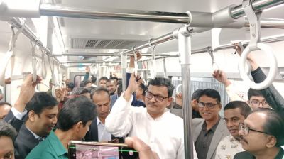 মেট্রোরেলে চড়লেন নৌপরিবহণ প্রতিমন্ত্রী