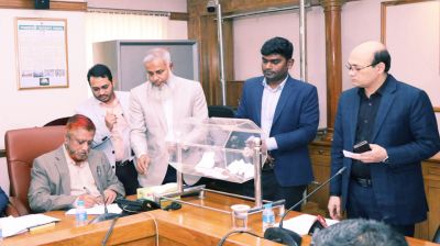 রাজউকে লটারির মাধ্যমে ৩২ সার্ভেয়ারকে বিভিন্ন দপ্তরে পদায়ন