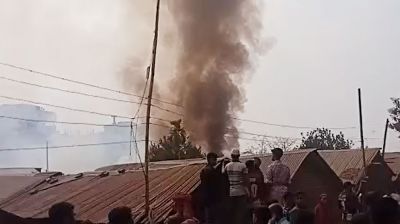 রাজধানীর ঝিলপাড় বস্তিতে আগুন