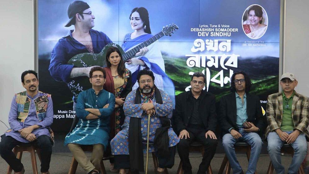 ভালোবাসা দিবস উপলক্ষে দেবাশীষ সমদ্দারের ‘এখন নামবে শ্রাবণ’