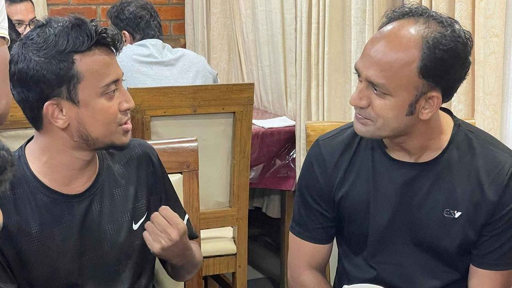 এমপি সুমনের সমাবেশে আইফোন হারালেন গায়ক তাসরিফ