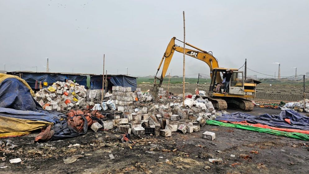 দুটি অবৈধ সীসা পোড়ানোর ভাট্টি বন্ধ করল পরিবেশ অধিদপ্তর