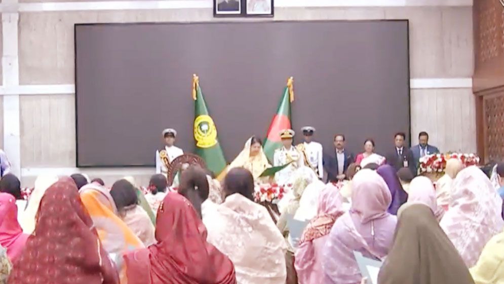 শপথ নিলেন সংরক্ষিত আসনের ৫০ নারী এমপি