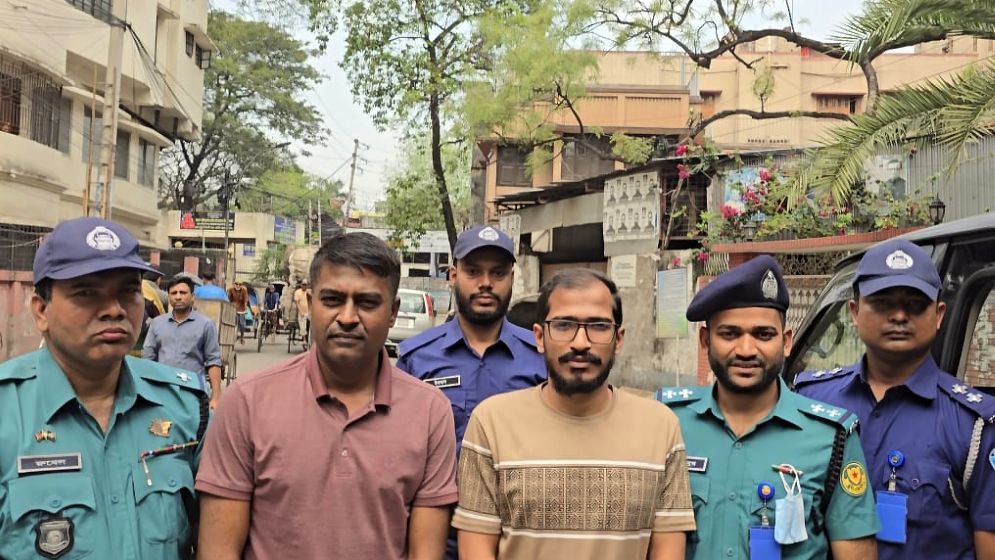 জবি ছাত্রীর মৃত্যু: সহপাঠী আম্মান ও শিক্ষক দ্বীন গ্রেপ্তার
