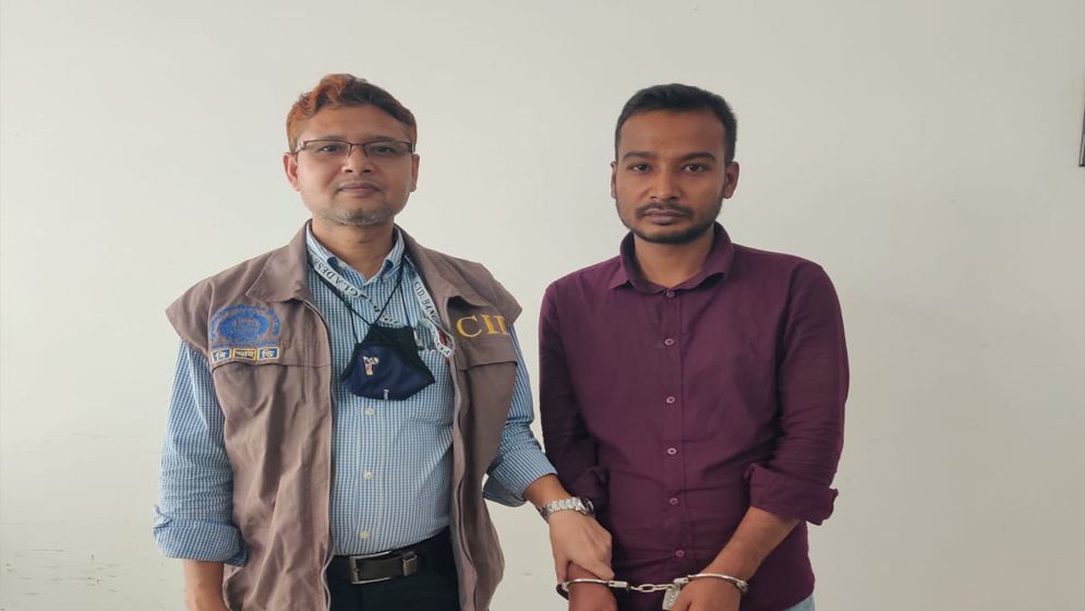 ছবি ও ভিডিও প্রকাশের ভয় দেখিয়ে প্রতারণা করতো নয়ন