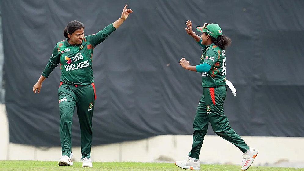 বাংলাদেশকে শক্ত চ্যালেঞ্জ দিয়েছে অস্ট্রেলিয়া
