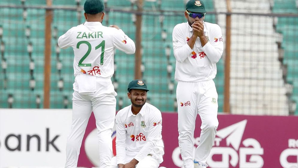 বাজে ফিল্ডিংয়ে হতাশাময় দিন কাটলো টাইগার শিবিরে