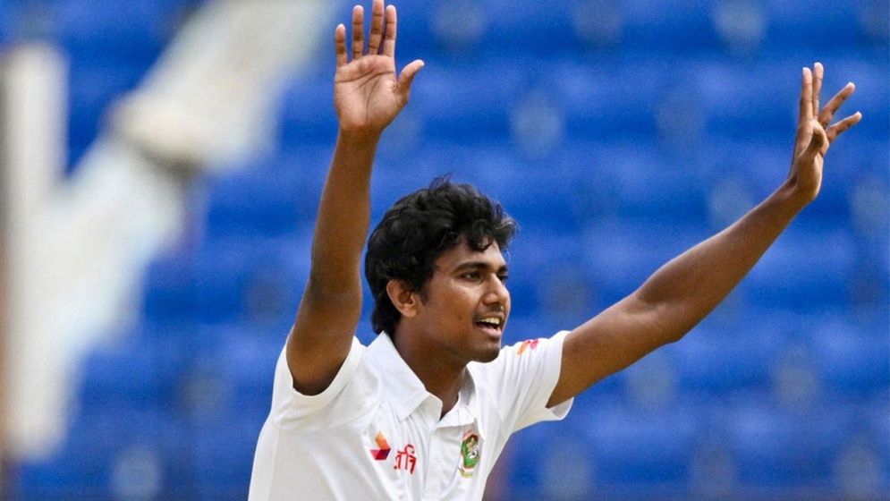 দুই ওপেনারকে ফিরিয়ে চা বিরতিতে বাংলাদেশ