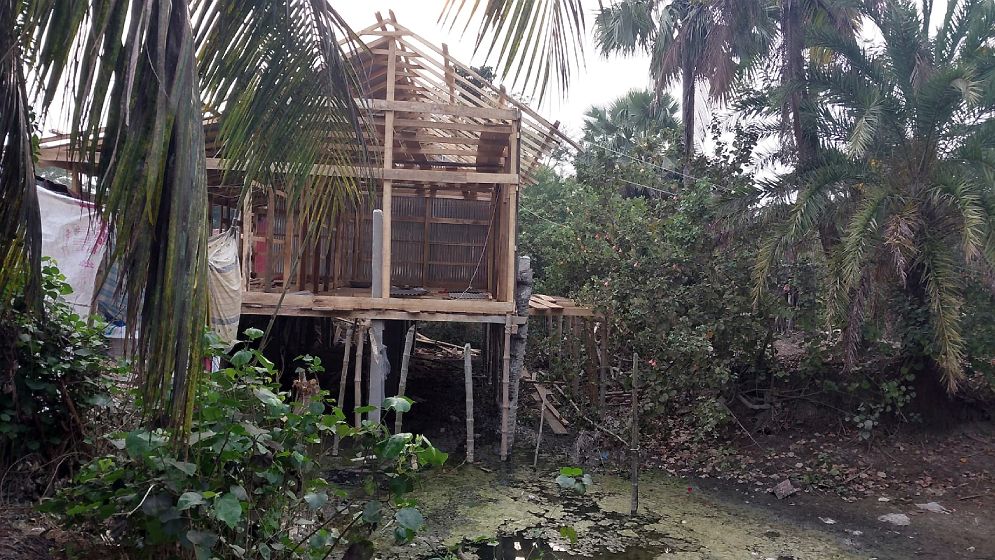 প্রবহমান খাল দখল করে স্থাপনা নির্মাণের অভিযোগ