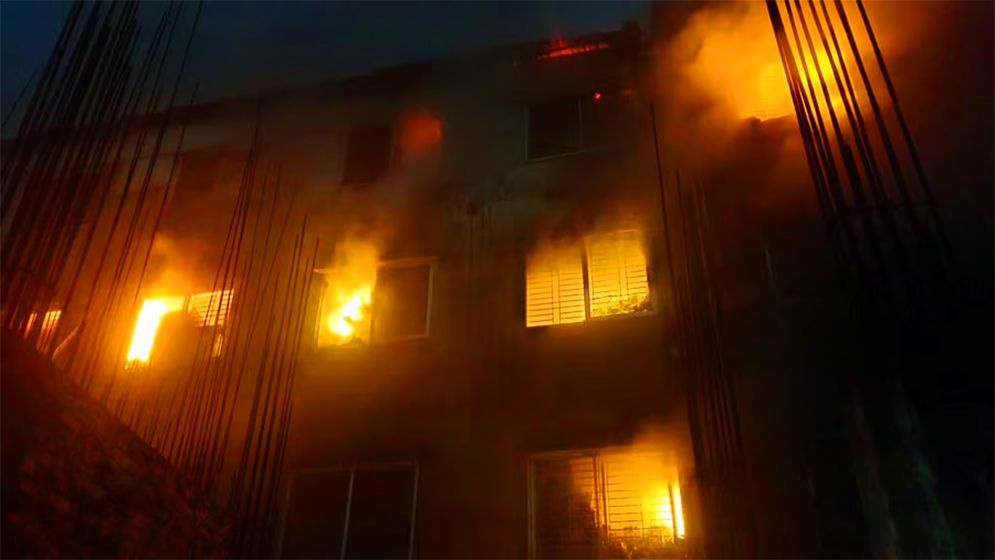 ডেমরায় কাপড়ের গুদামে বাড়ছে আগুনের তীব্রতা