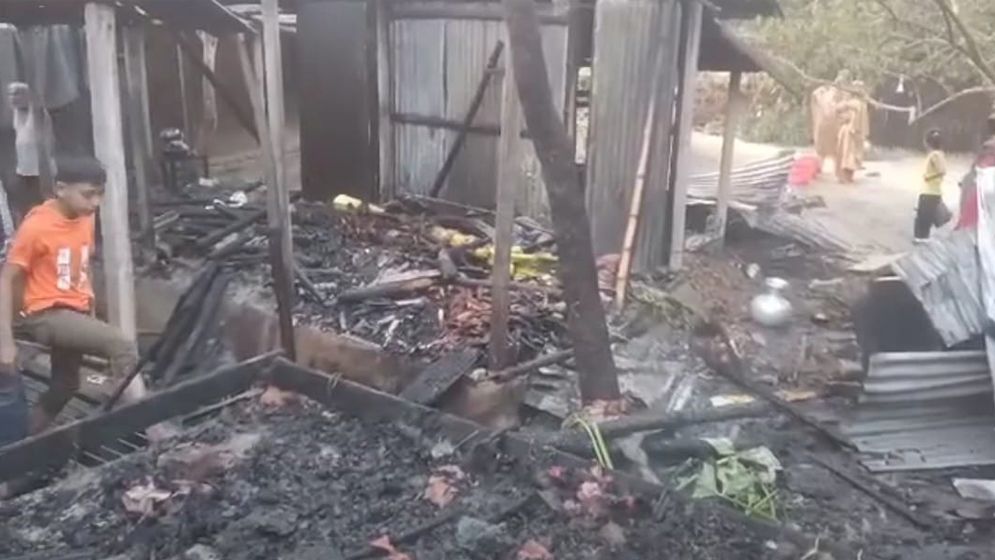 মাগুরায় আগুনে পুড়ে ৫ বসতঘর ভস্মীভূত